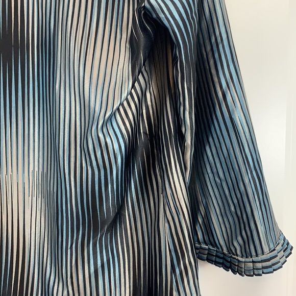 BCBGeneration Womens Blouse 3/4 Sleeve Blue Tan Black Flowy Arms 3/4 Button up S - Picture 8 of 9